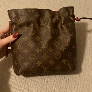 Authentic Louis Vuitton noe pouch.Excellent condition